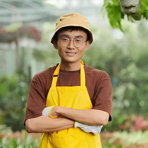 proprietaire-pepiniere-fleurs_274689-36322.webp